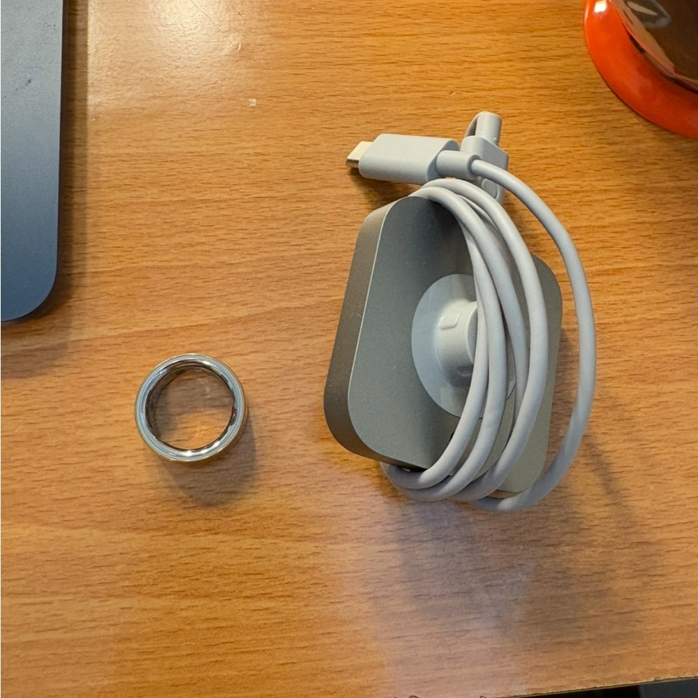 Gold new oura Ring gen 4 - Picture 4 of 4